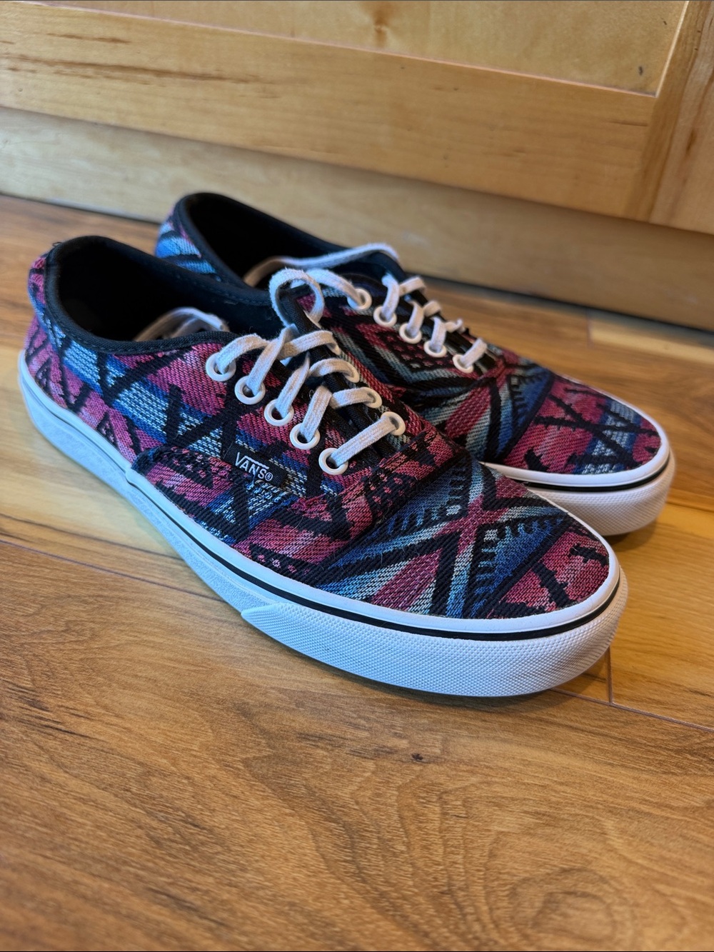 Vans Aztec Design size 8wm or 6.5men